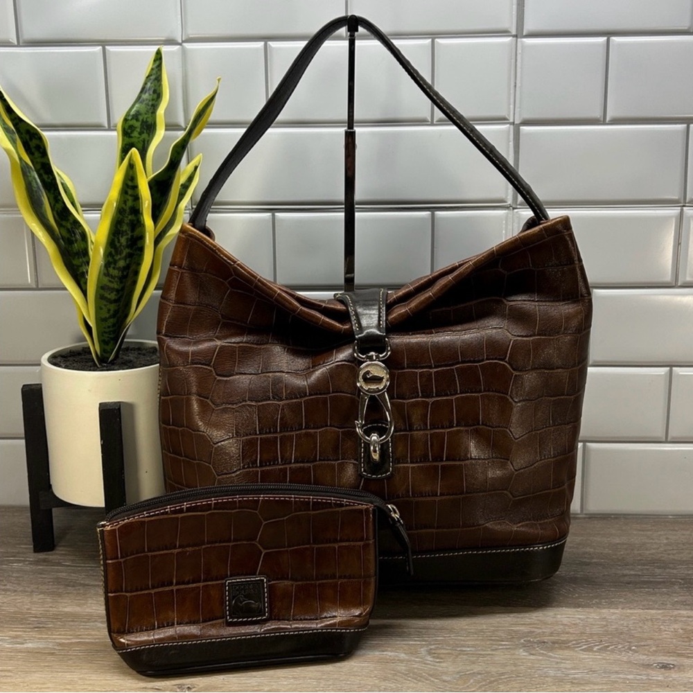 Dooney & Bourke Croc Embossed Bag & Pouch Set! Preowned!! Good Condition!!!